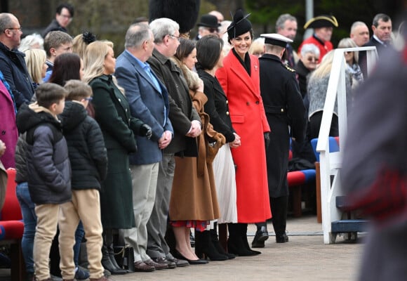Le fils aîné du roi Charles avait choisi un uniforme militaire et a passé en revue les troupes. 
Kate Catherine Middleton, princesse de Galles, en visite au "1st Battalion Welsh Guards at Combermere Barracks "à Windsor, à l'occasion de la Saint-David. Le 1er mars 2023 