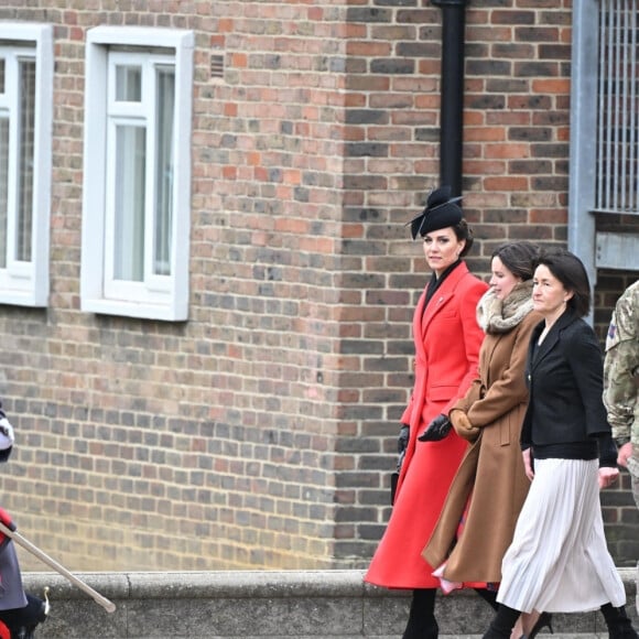 Kate Catherine Middleton, princesse de Galles, en visite au "1st Battalion Welsh Guards at Combermere Barracks "à Windsor, à l'occasion de la Saint-David. Le 1er mars 2023  BGUK_2581716 - Windsor, UNITED KINGDOM - The Prince and Princess of Wales - Prince William and Catherine - Kate Middleton visit the Welsh Guards at the Combermere Barracks, Windsor, UK. The Royal Highnesses visit the 1st Battalion Welsh Guards to attend the St David’s Day Parade. This will be the first time The Prince has visited the Welsh Guards since becoming Colonel of the Regiment. Pictured: Catherine - Kate Middleton - Princess of Wales 