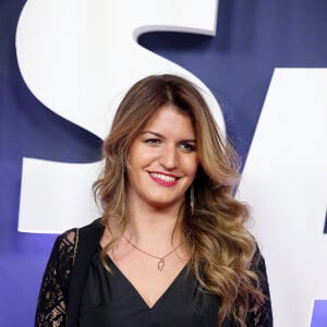 Un homme à "l'allure athlétique", et aux "tatouages qui dépassent des poignets de chemise", dont elle est tombée amoureuse.
Marlène Schiappa au photocall de la 48ème cérémonie des César à l'Olympia à Paris le 24 février 2023 © Dominique Jacovides / Olivier Borde / Bestimage 