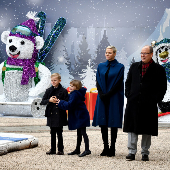 Le traditionnel arbre de Noël du Palais Princier de Monaco en présence du prince Albert II de Monaco, de la princesse Charlene et leurs deux enfants, la princesse Gabriella et le prince Jacques. Le couple princier et leurs enfants ont distribué cadeaux et friandises aux enfants monégasques, dans la cour du Palais, le 14 décembre 2022. © Bruno Bebert / Bestimage 