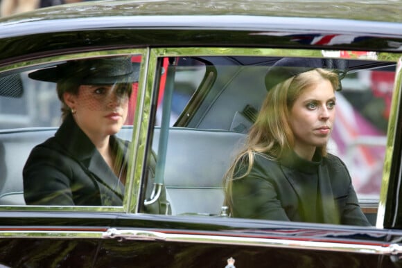 La princesse Eugenie d'York et la princesse Beatrice d'York - Sorties du service funéraire à l'Abbaye de Westminster pour les funérailles d'Etat de la reine Elizabeth II d'Angleterre, à Londres, Royaume Uni, le 19 septembnre 2022. 
