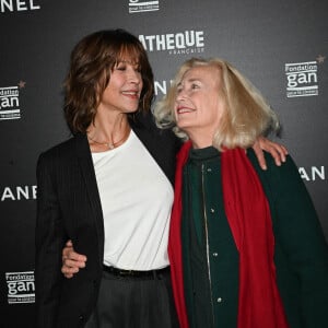 Sophie Marceau et Brigitte Fossey au photocall de l'avant-première du film "Une femme de notre temps" à la cinémathèque française à Paris, France, le 29 septembre 2022. © Coadic Guirec/Bestimage 