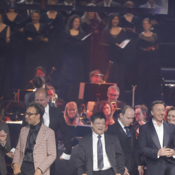 Stéphane Bern et les artistes de la soirée dansent le French Cancan sur scène - 30ème cérémonie des Victoires de la musique classique à Dijon, présentée par S.Bern et diffusée en direct sur France 3. Le 1er mars 2023 © Jack Tribeca / Bestimage 
