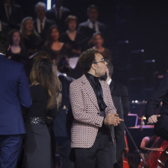 Stéphane Bern et les artistes de la soirée dansent le French Cancan sur scène - 30ème cérémonie des Victoires de la musique classique à Dijon, présentée par S.Bern et diffusée en direct sur France 3. Le 1er mars 2023 © Jack Tribeca / Bestimage 