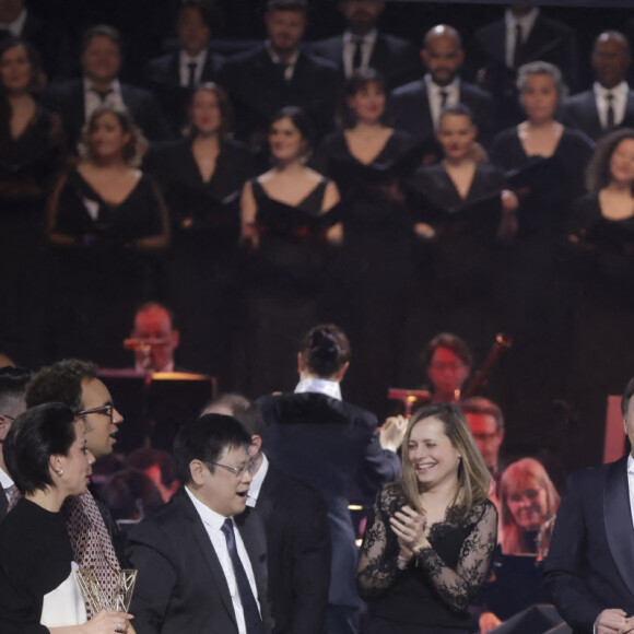 Stéphane Bern et les artistes de la soirée dansent le French Cancan sur scène - 30ème cérémonie des Victoires de la musique classique à Dijon, présentée par S.Bern et diffusée en direct sur France 3. Le 1er mars 2023 © Jack Tribeca / Bestimage 