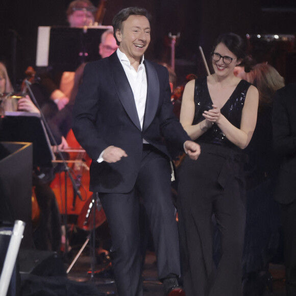 Il a notamment dansé sur scène.
Stéphane Bern et les artistes de la soirée dansent le French Cancan sur scène - 30ème cérémonie des Victoires de la musique classique à Dijon, présentée par S.Bern et diffusée en direct sur France 3. Le 1er mars 2023 © Jack Tribeca / Bestimage