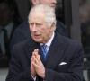 Le roi Charles marque donc sa toute première visite de Souverain à l'étranger avant même son couronnement prévu le 6 mai.
Le roi Charles III d'Angleterre arrive à l'église du Christ la pierre angulaire lors d'une visite à Milton Keynes le 16 février 2023. 