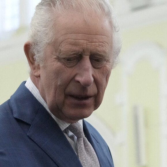 Le roi Charles III d'Angleterre lors d'une visite à l'Université d'East London pour marquer le 125ème anniversaire de l'université et ouvrir un nouveau centre d'enseignement médical de première ligne, à Londres, Royaume Uni, le 8 février 2023. 