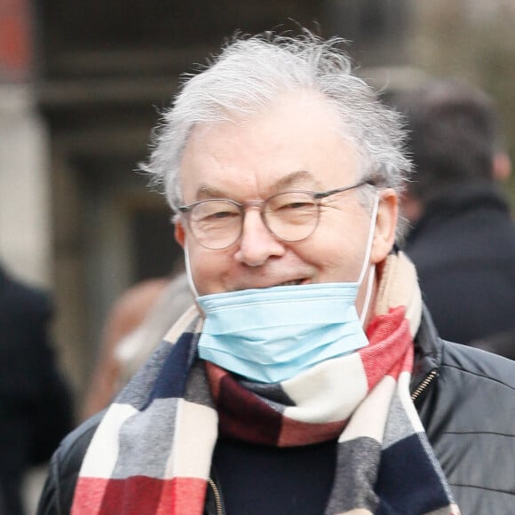 Dominique Besnehard - Obsèques de Mylène Demongeot au cimetière du Père Lachaise à Paris, France, le 10 décembre 2022. © Christophe Clovis / Bestimage