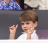 Dès qu'elle le peut, Kate Middleton l'aide justement à libérer son énergie comme il le demande mais pas forcément à la fin d'une journée. 
Le prince Louis de Cambridge - Jubilé de platine de la reine Elisabeth II d'Angleterre à Bukingham Palace à Londres, le 5 juin 2022. 