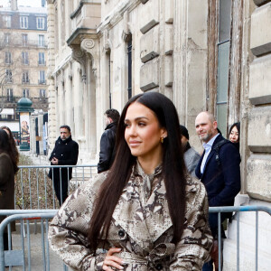 Jessica Alba quant à elle était particulièrement sublime avec une robe longue.
Jessica Alba - Arrivées au défilé de mode prêt-à-porter automne-hiver 2023/2024 "Stella McCartney" au Manège de l'Ecole Militaire lors de la Fashion Week de Paris. Le 6 mars 2023 © Christophe Clovis-Veeren / Bestimage 