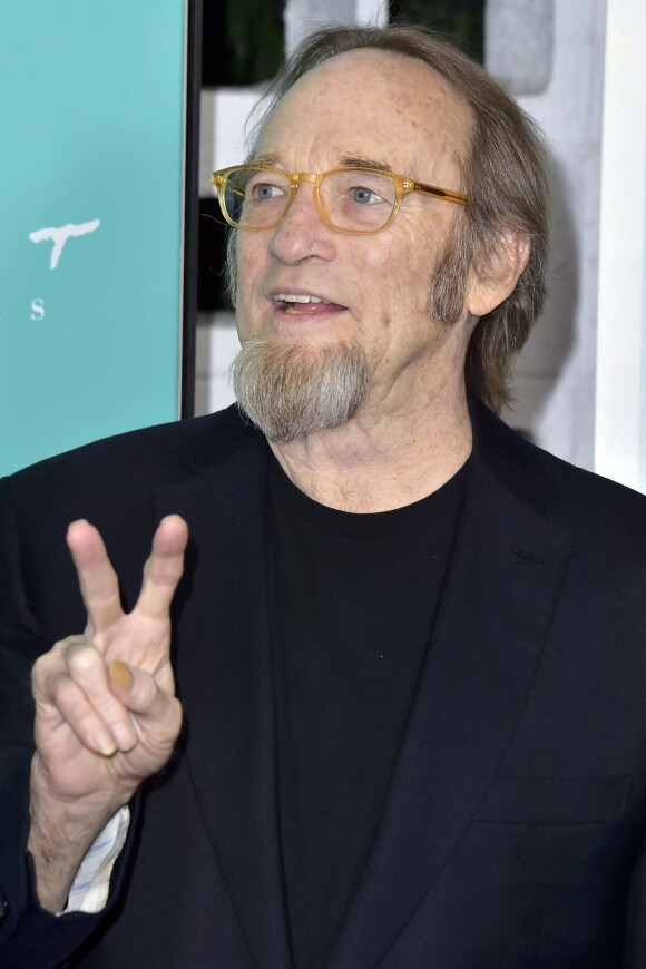 Au début des années 1970, elle a ainsi quitté Michel Berger pour vivre son idylle avec le musicien Stephen Stills.
Stephen Stills - Première du documentaire musical "Echo in the Canyon" au cinéma ArcLight à Los Angeles. 24 mai 2019.