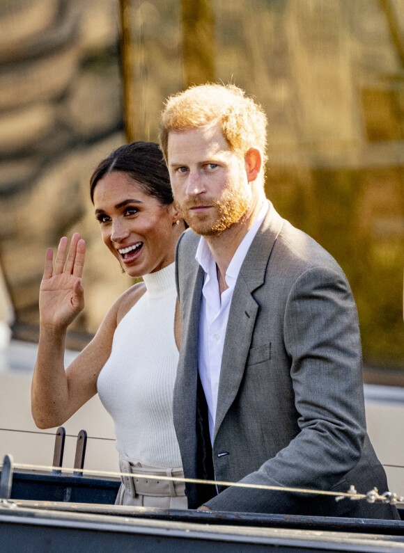 Le prince Harry, duc de Sussex et Meghan Markle, duchesse de Sussex lors d'un excursion en bateau sur le Rhin jusqu'à la Merkur Spiel-Arena dans le cadre de la visite du couple ducal de Sussex pour l'événement 'Invictus Games Düsseldorf - 2023 One Year to Go' à Düsseldorf, Allemagne, le 6 septembre 2022. 