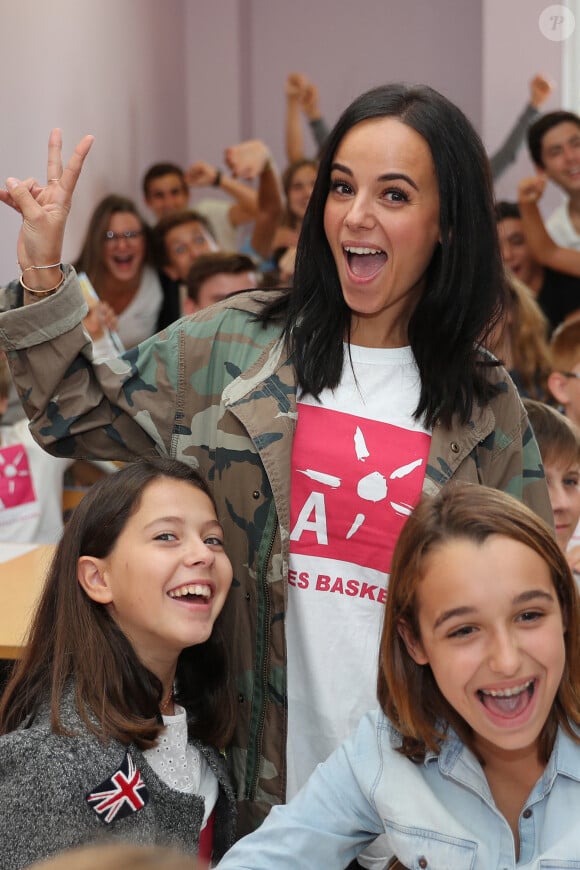 Exclusif - La chanteuse Alizée a donné de la voix pour se faire entendre des 109 élèves de 5ème qui participaient à la dictée ELA.  © Olivier Sanchez/Crystal Pictures/Bestimage
