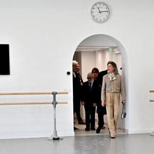 Le prince Albert II de Monaco et la princesse Caroline de Hanovre ont inauguré à Monaco, le 6 mars 2023, le nouveau studio de l'Académie de Danse Princesse Grace. Ce studio a été nommé "Studio Caroline". Son altesse royale de Hanovre a dévoilé la plaque en compagnie du directeur de l'académie, Luca Masala et a été très émue en découvrant cette plaque. © Bruno Bebert/Bestimage 