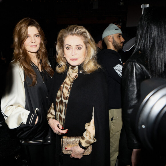 Catherine Deneuve et sa fille Chiara Mastroianni au défilé de mode Celine homme automne-hiver 2023-2024 au Palace à Paris le 10 février 2023. © Christophe Clovis / Bestimage