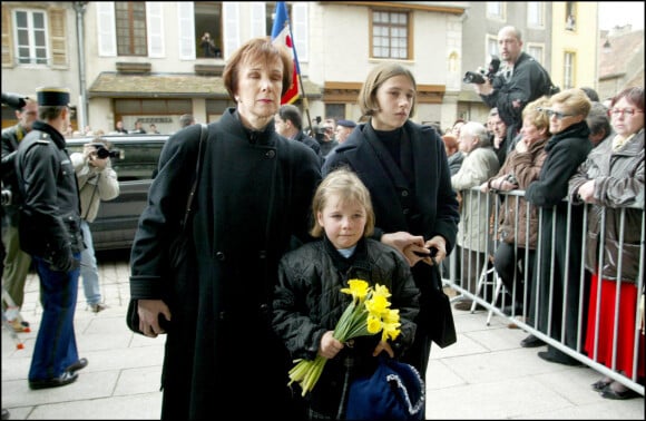 Le chef a mis fin à ses jours en 2003, à l'âge de 52 ans.
Dominique Loiseau lors des funérailles de Bernard Loiseau à Saulieu en 2003