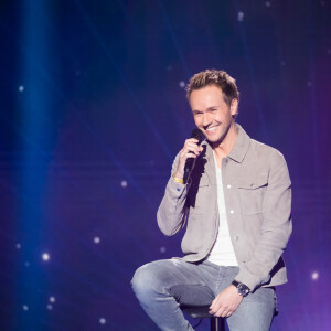 Exclusif - Cyril Feraud - Enregistrement de l'émission "La boîte à Secrets 9" à Paris, qui sera diffusée le 9 septembre sur France 3. Au cours de la soirée, chaque invité aura une boîte disposée devant lui, de laquelle il extraira un objet revêtant une valeur particulière à ses yeux. Après en avoir livré la signification en plateau, la personnalité verra alors apparaître une surprise dans la boîte géante de l'émission, avec l'intervention de proches. Une émission qui véhicule de belles valeurs, et qui contiendra son lot de larmes et de révélations dans une atmosphère bienveillante. Paris le 08/03/021 © Tiziano Da Silva / Bestimage
