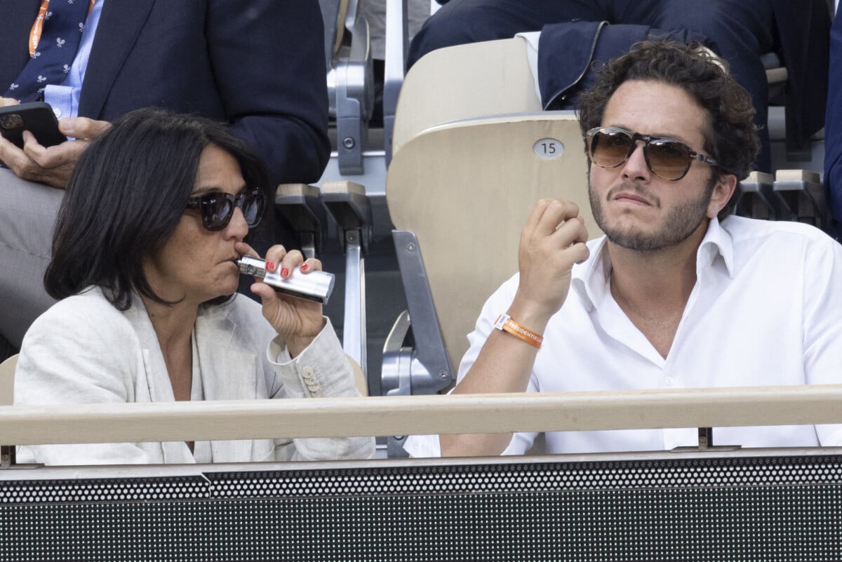 Photo Florence Foresti et son compagnon Alexandre Kominek People dans les tribunes lors des Photo Florence Foresti et son compagnon Alexandre Kominek People dans les tribunes lors des