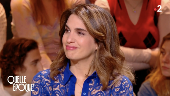 Sonia Mabrouk en larmes dans l'émission "Quelle époque !" à l'évocation de sa mère décédée quelques mois plus tôt.