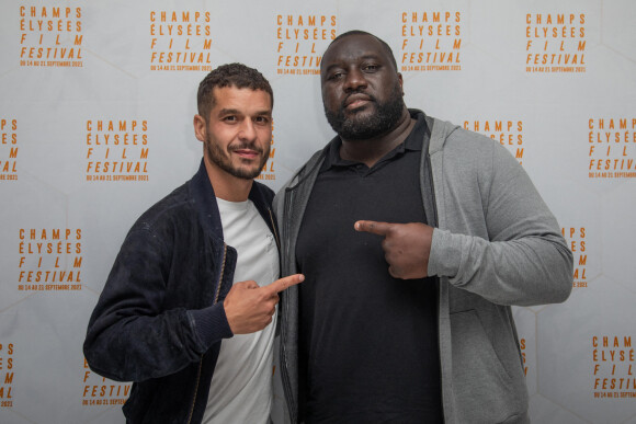 À l'affiche du film Sage-homme, Bruce Dombolo a réussi une très belle reconversion après des années compliquées
 
Exclusif - Soufiane Guerrab et Bruce Dombolo - Photocall de la soirée Rooftop & Kiddy Smile dans le cadre de la 10ème édition du champs Elysée film festival à Paris le 20 septembre 2021. © Jérémy Melloul / Bestimage