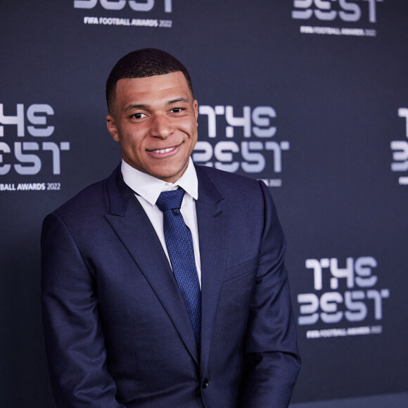 Kylian Mbappé - Photocall de la cérémonie des Best FIFA Football Awards à la salle Pleyel à Paris le 27 février 2023. © Cyril Moreau / Bestimage