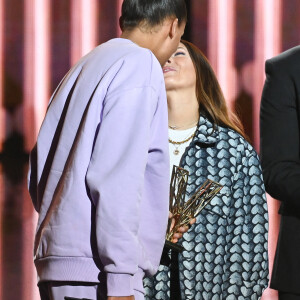 "Joyeux anniversaire mon amour de la vie", a-t-elle écrit en légende.
Le chanteur Stromae (Artiste masculin et Album "Multitude") avec sa femme Coralie Barbier lors de la 38ème cérémonie des Victoires de la musique à la Seine musicale de Boulogne-Billancourt, France, le 10 février 2023. © Coadic Guirec/Bestimage