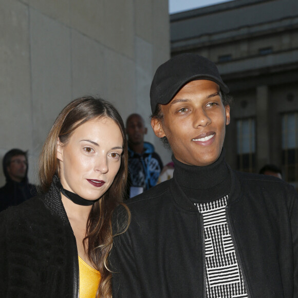 Le chanteur Stromae et sa femme Coralie Barbier - Défilé de mode "Kenzo" collection prêt-à-porter Printemps-Eté 2017 lors de la Fashion Week de Paris à la Cité de l'architecture et du patrimoine au Trocadéro à Paris, France, le 4 octobre 2016. © Christophe Aubert via Bestimage