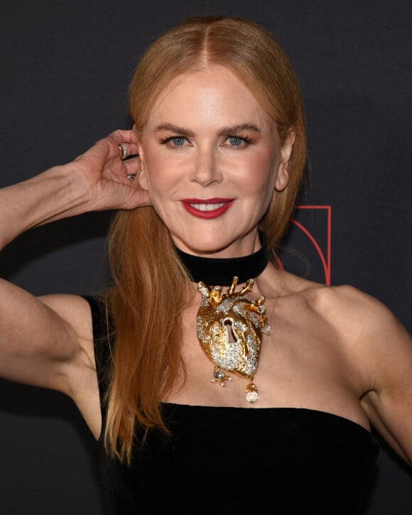 Preuve s'il n'en fallait que le temps n'a pas d'emprise sur elle !
Nicole Kidman au photocall de la soirée des "75ème Directors Guild Of America Awards" à Los Angeles, le 18 février 2023.