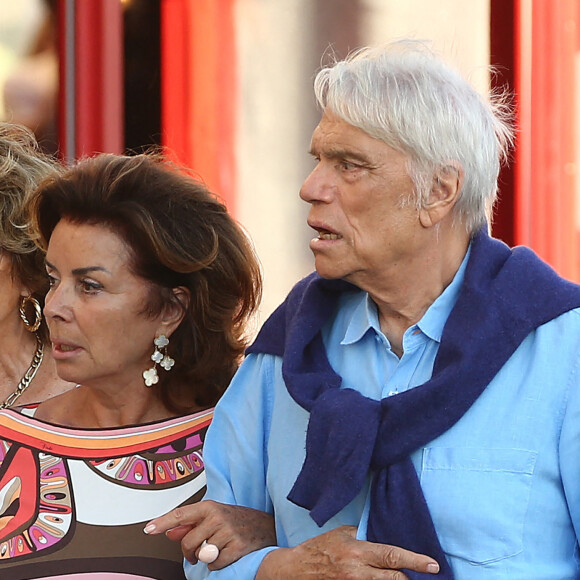 Dominique Tapie s'apprête à sortir son livre intitulé "Bernard, la fureur de vivre".
Bernard Tapie et sa femme Dominique sont allés diner au restaurant "Le Girelier" à Saint-Tropez. 