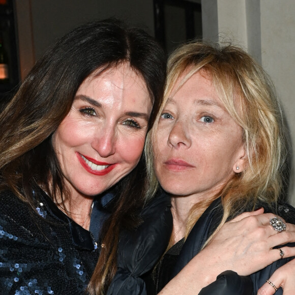 Bien sûr, Elsa Zylberstein et Sylvie Testud, deux rôles principaux du film, avaient fait le déplacement.
Exclusif - Elsa Zylberstein et Sylvie Testud - Cocktail dînatoire avec l'équipe du film "Simone, le voyage du siècle" pour fêter les 2 500 000 entrées au Club Marigny à Paris le 8 mars 2023. © Coadic Guirec/Bestimage 