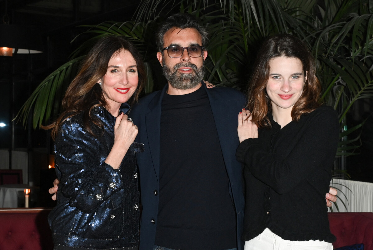 Photo Exclusif Elsa Zylberstein, guest et Rebecca Marder Cocktail