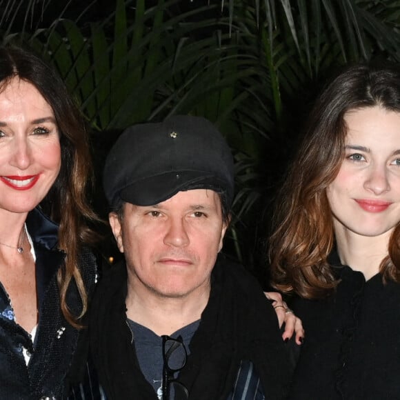 Exclusif - Elsa Zylberstein, Olivier Dahan (réalisateur) et Rebecca Marder - Cocktail dînatoire avec l'équipe du film "Simone, le voyage du siècle" pour fêter les 2 500 000 entrées au Club Marigny à Paris le 8 mars 2023. © Codic Guirec/Bestimage 