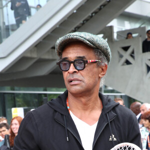 Yannick Noah joue avec des enfants à l'Urban Tennis pour l'association " Fête le Mur " dont il est le Président - Internationaux de France de Tennis de Roland Garros 2022 - Jour 5. A Paris le 26 Mai 2022. Bertrand Rindoff/Bestimage 