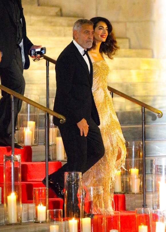 George Clooney et sa femme Amal à la sortie de la soirée "The Clooney Foundation For Justice" à New York, le 29 septembre 2022.