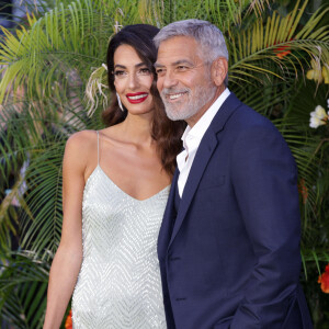 Amal Clooney et George Clooney à la première du film "Ticket To Paradise" à Londres, le 7 septembre 2022.
