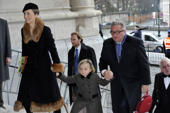 La famille royale de Belgique, dont le prince Laurent, sa femme Claire et leur fille Louise, était réunie le 22 février 2010 à Bruxelles pour honorer ses morts