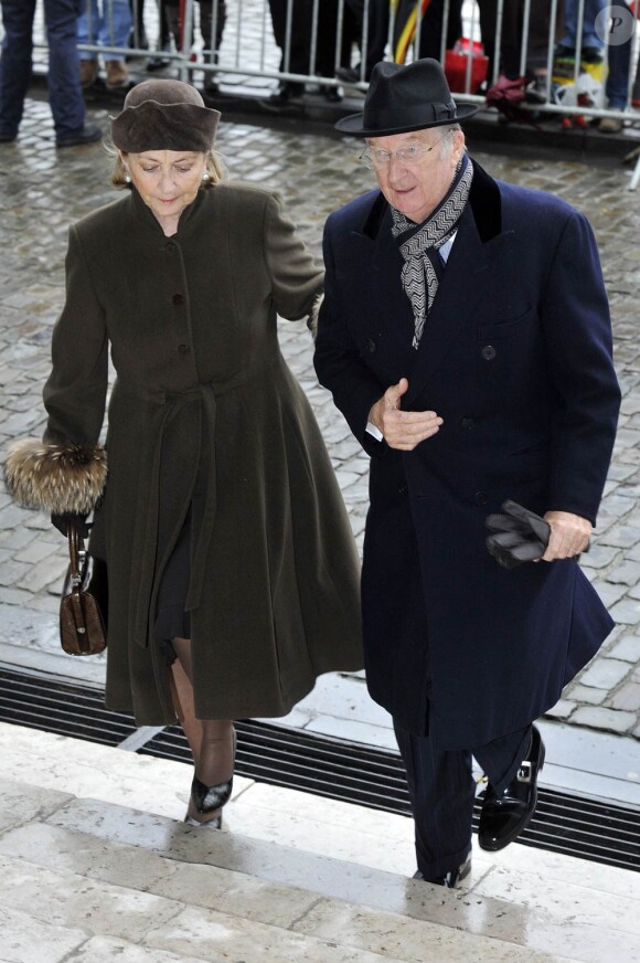 La famille royale de Belgique, en présence du couple royal Albert II et Paola de Belgique, était réunie le 22 février 2010 à Bruxelles pour honorer ses morts