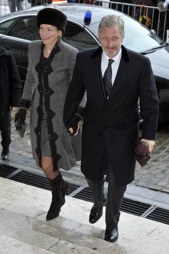 La famille royale de Belgique, dont Philippe et Mathilde de Belgique, était réunie le 22 février 2010 à Bruxelles pour honorer ses morts