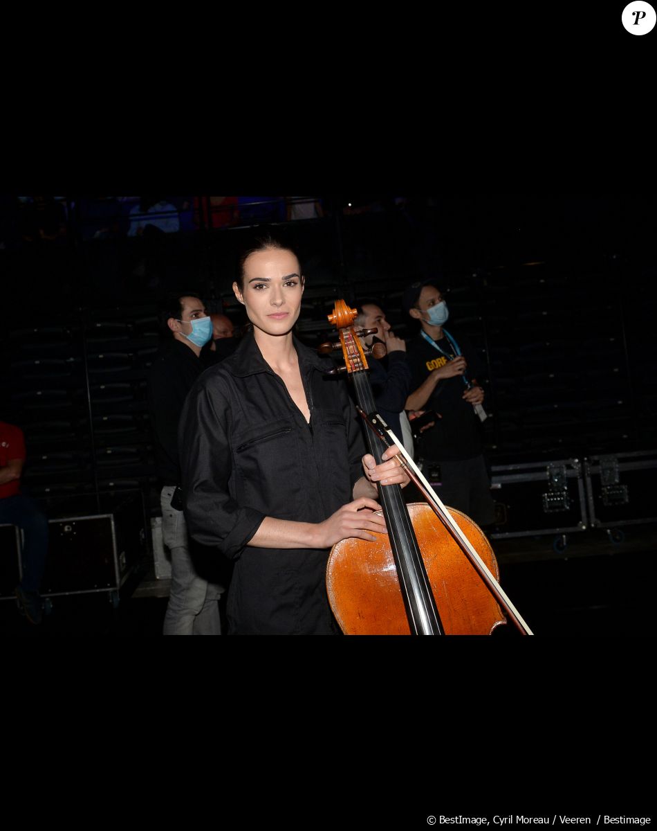 Exclusif - Catherine Robert , la compagne de Vianney - Backstage artistes - Direct de l'émission "Tous ensemble pour la musique" pour la fête de la musique 2020 à l'AccorHotels Arena à Paris le 19 juin 2020. © Cyril Moreau / Veeren Ramsamy / Bestimage