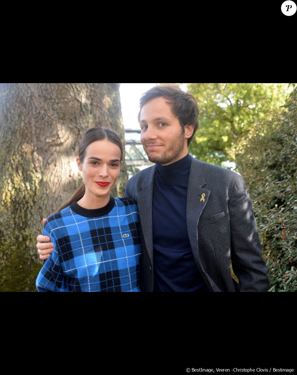 Et notamment sa femme Catherine et sa belle-fille, avec qui les relations n'ont pas toujours été faciles.
Vianney Bureau (Vianney), sa compagne Catherine Robert - People au défilé Lacoste Collection Prêt-à-Porter Printemps/Eté 2020 lors de la Fashion Week de Paris, le 1er octobre 2019. © Veeren Ramsamy-Christophe Clovis/Bestimage