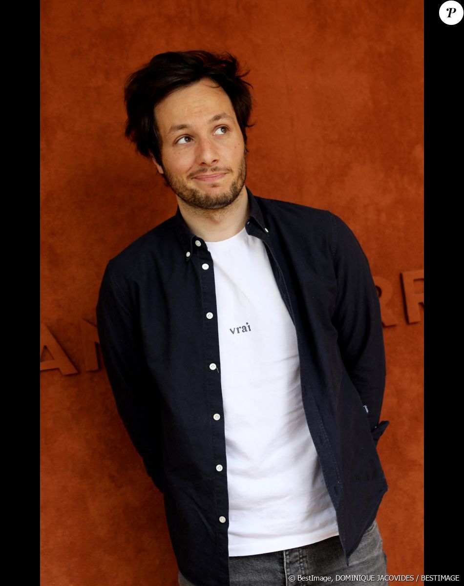 Pour s'occuper de sa famille, Vianney a d'ailleurs décidé de faire une petite pause.
Le chanteur Vianney (Vianney Bureau) au village (jour 12) lors des Internationaux de France de Tennis de Roland Garros 2022 à Paris, France, le 2 juin 2022. © Dominique Jacovides/Bestimage