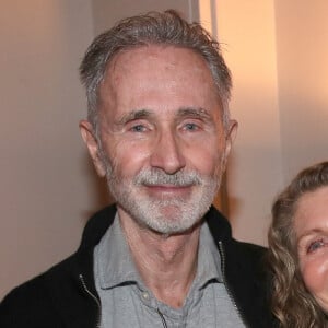 Exclusif - Thierry Lhermitte et sa femme Hélène - People à la représentation de la pièce de théâtre "Fleurs de soleil" au théâtre Antoine à Paris, France, le 16 mars 2023. © Bertrand Rindoff/Bestimage 