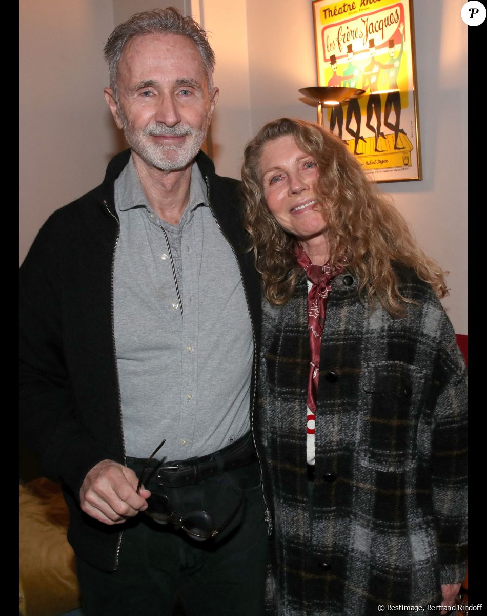 Exclusif - Thierry Lhermitte et sa femme Hélène - People à la représentation de la pièce de théâtre "Fleurs de soleil" au théâtre Antoine à Paris, France, le 16 mars 2023. © Bertrand Rindoff/Bestimage