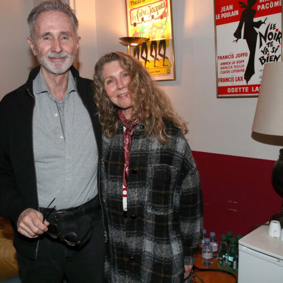 Exclusif - Thierry Lhermitte et sa femme Hélène - People à la représentation de la pièce de théâtre "Fleurs de soleil" au théâtre Antoine à Paris, France, le 16 mars 2023. © Bertrand Rindoff/Bestimage 