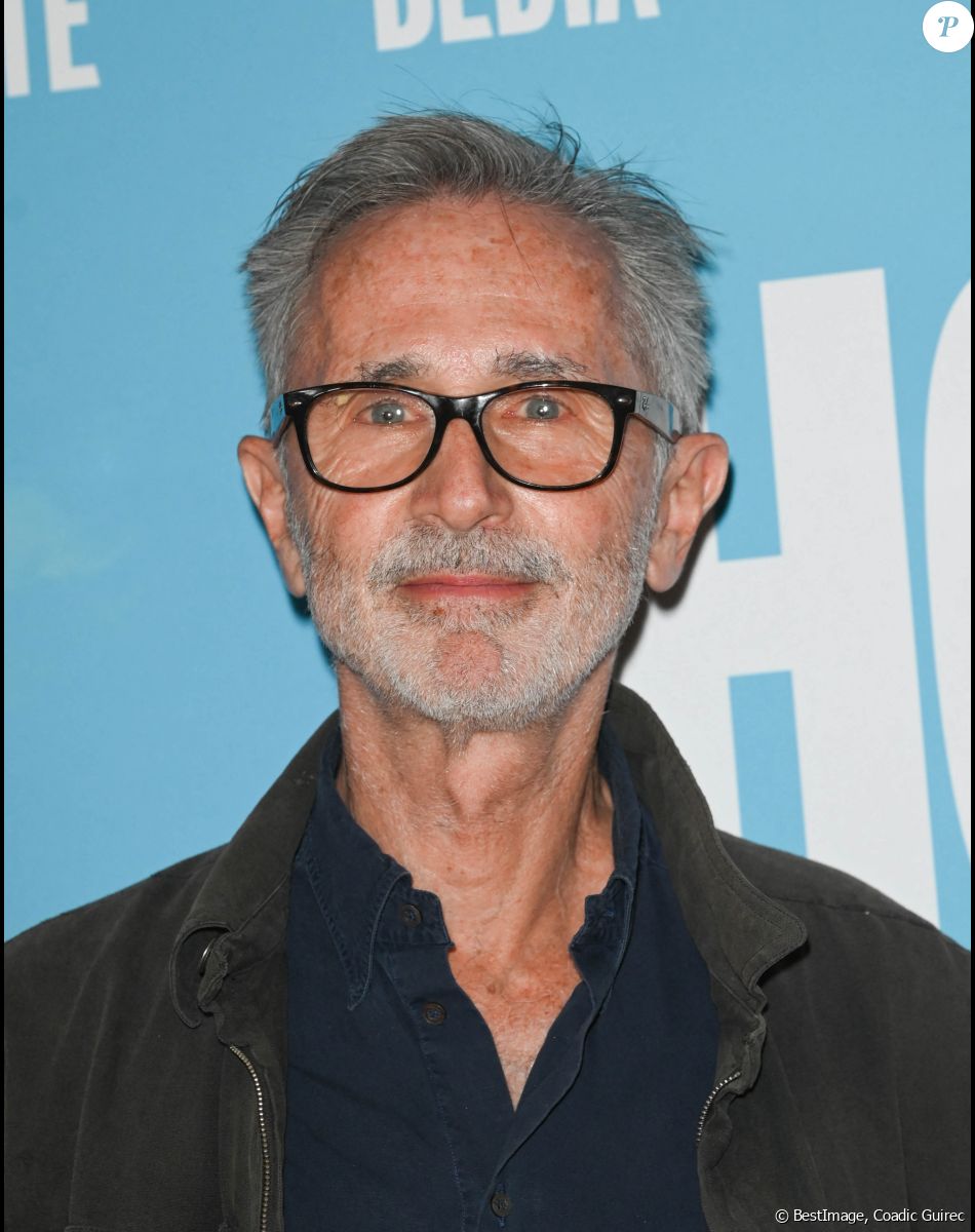 Thierry Lhermitte - Avant-première du film "Hommes au bord de la crise de nerfs" au cinéma Pathé Wepler à Paris. Le 11 mai 2022 © Coadic Guirec / Bestimage