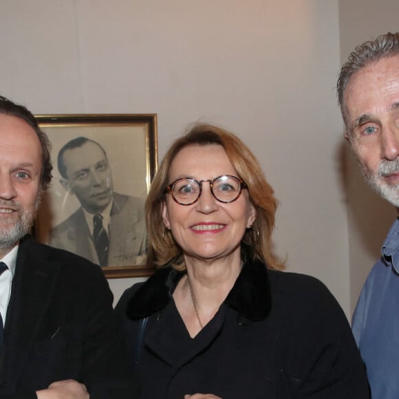 Exclusif - Jean-Marc Dumontet (producteur de la pièce), Christiane Millet (comédienne) et Thierry Lhermitte - People à la représentation de la pièce de théâtre "Fleurs de soleil" au théâtre Antoine à Paris, France, le 16 mars 2023. © Bertrand Rindoff/Bestimage 