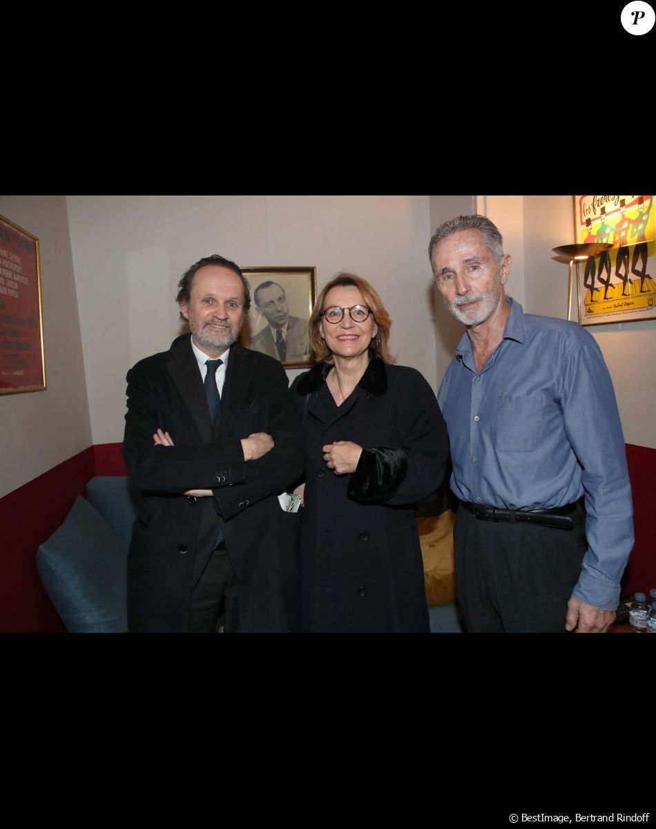 Exclusif - Jean-Marc Dumontet (producteur de la pièce), Christiane Millet (comédienne) et Thierry Lhermitte - People à la représentation de la pièce de théâtre "Fleurs de soleil" au théâtre Antoine à Paris, France, le 16 mars 2023. © Bertrand Rindoff/Bestimage