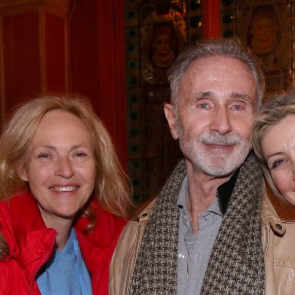 Exclusif - Alexandra Vandernoot, Thierry Lhermitte et Karine Belly - People à la représentation de la pièce de théâtre "Fleurs de soleil" au théâtre Antoine à Paris, France, le 16 mars 2023. © Bertrand Rindoff/Bestimage 