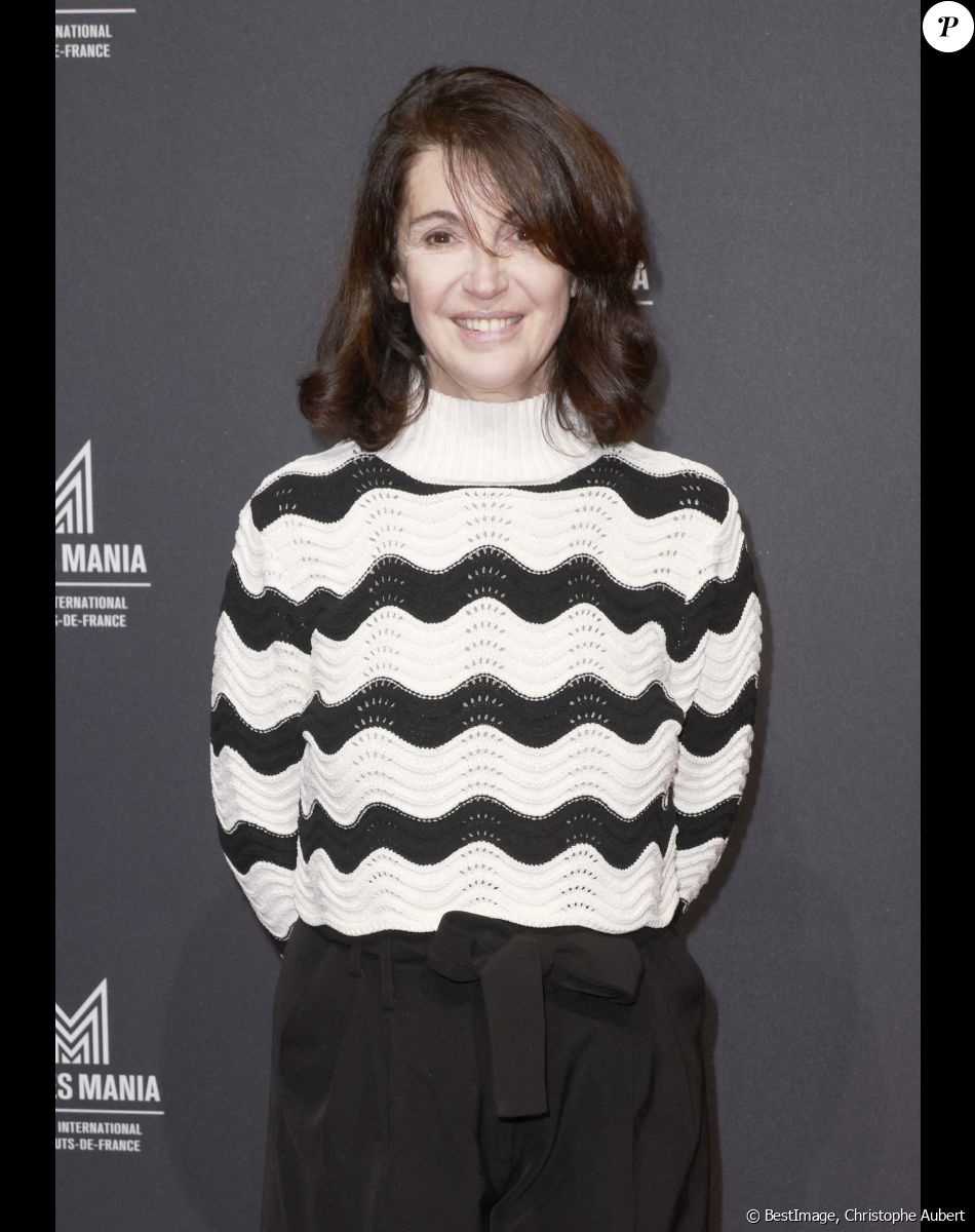 Zabou Breitman lors de la Soirée remise des trophées des Révélations Séries Mania à Paris au Musée des Arts Forains le 21 novembre 2022. © Christophe Aubert via Bestimage